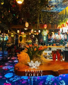 See you Tonight For a Magic Moment #love #restaurant #fiesta #singer #dj #live #unique #diner #luxury #glamour #philippeshangtiart — en Parque Central (Andorra la Vieja).