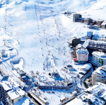 Como apasionada del deporte y agente inmobiliario especializado en Andorra, decidí combinar mis dos especialidades para ofrecerte una experiencia única: organizar campamentos deportivos a medida en Pas de la Casa, la estación de esquí más alta de los Pirineos (2000 m sobre el nivel del mar).